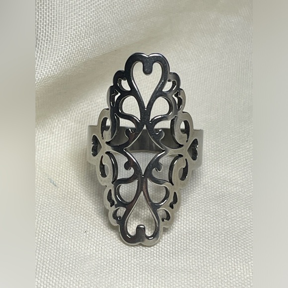 NWT, STAINLESS STEEL Silver láser Cut Pattern Woman ring , Size 6.5 - Picture 10 of 17